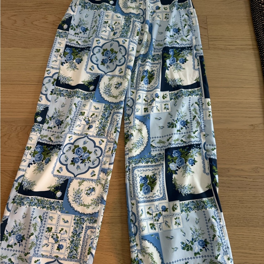 Abercrombie & Fitch Blue and White Patterned Set - Picture 2 of 4
